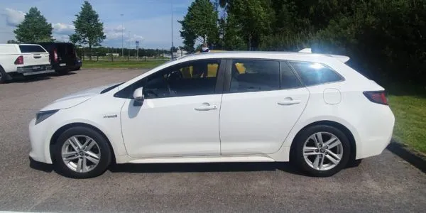 Tilava perhefarmari vuokra-autona Helsingissä – mukavuutta lomamatkoille ja perheille.